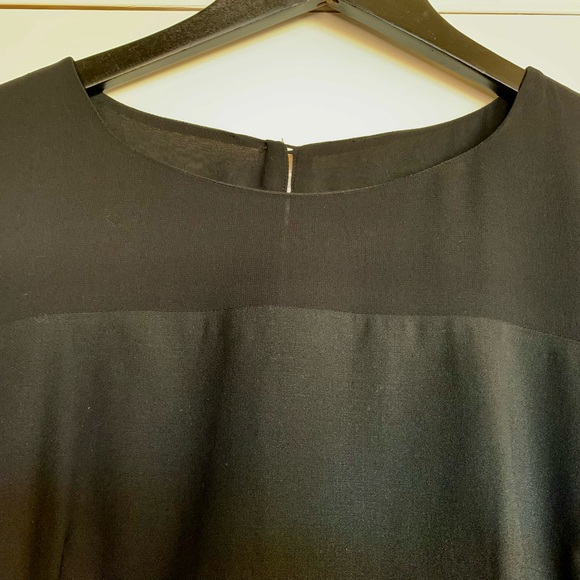 LN BANANA REPUBLIC SHEATH DRESS. THIS IS THE PERFECT LITTLE BLACK DRESS💄 - Picture 3 of 8